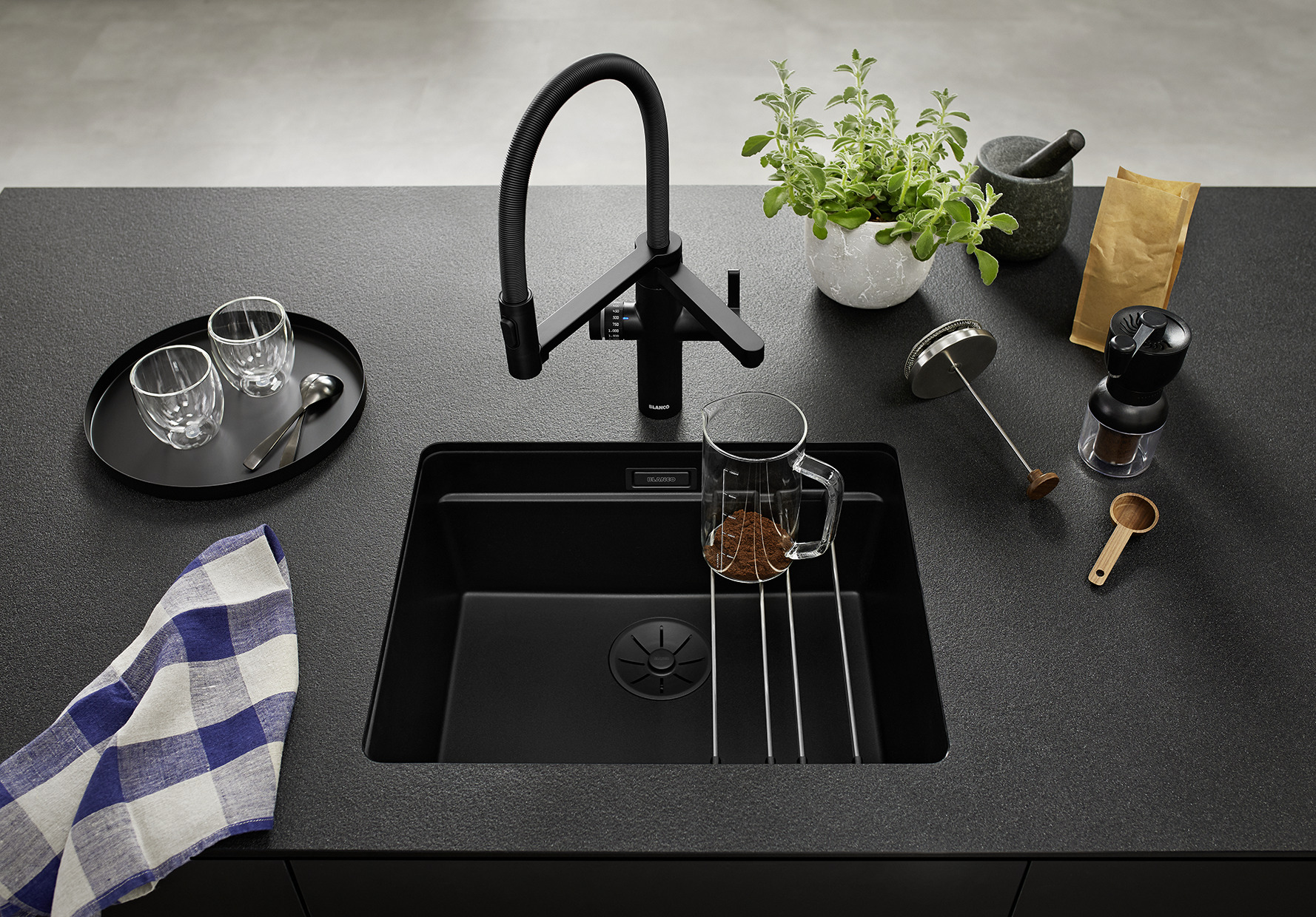 how to clean a black sink