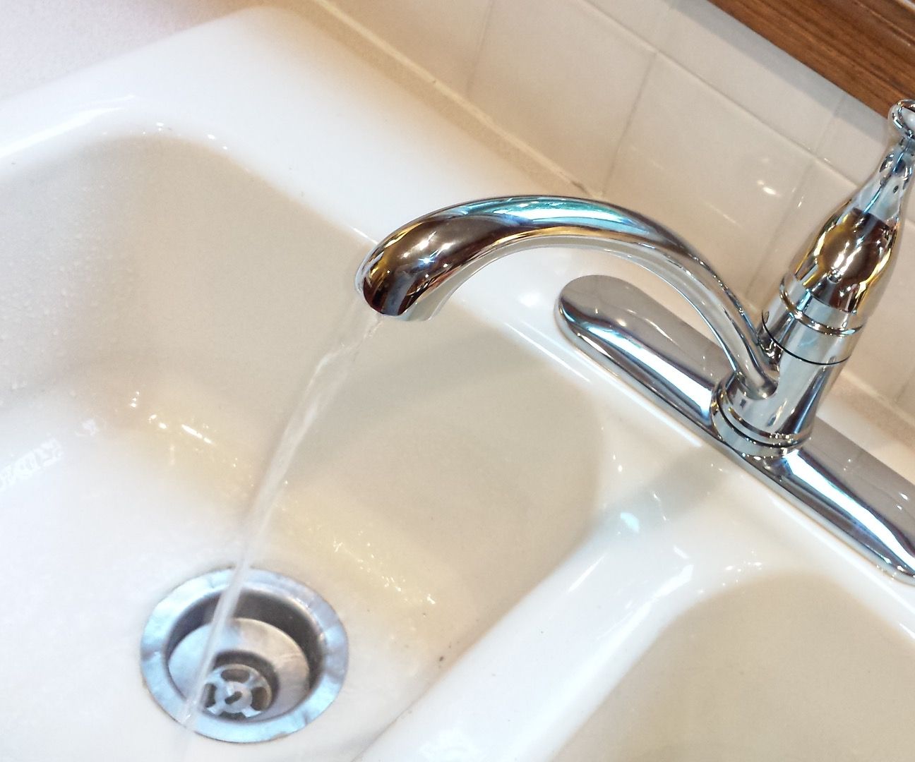 how to remove kitchen sink faucet