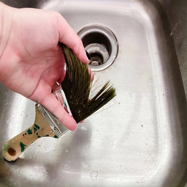 can you wash paint brushes in the sink