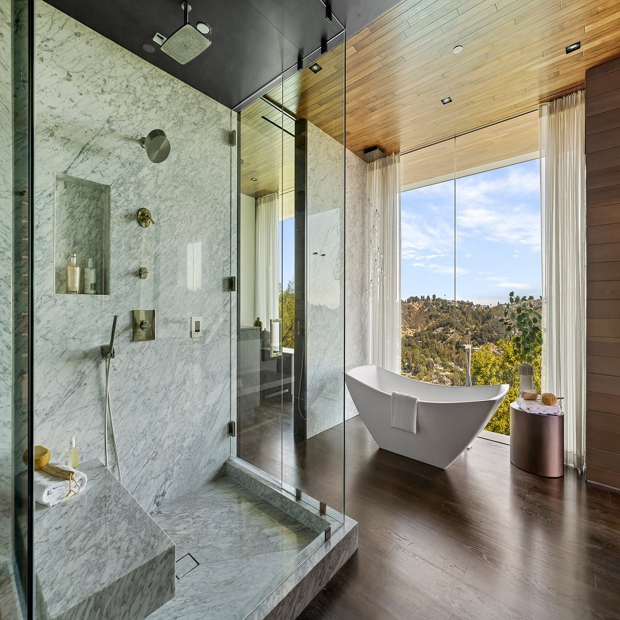 luxury master bathroom