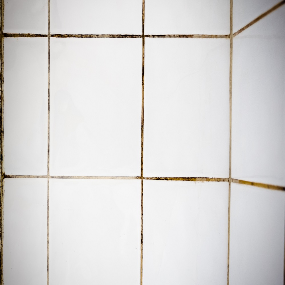 how to clean bathroom tile