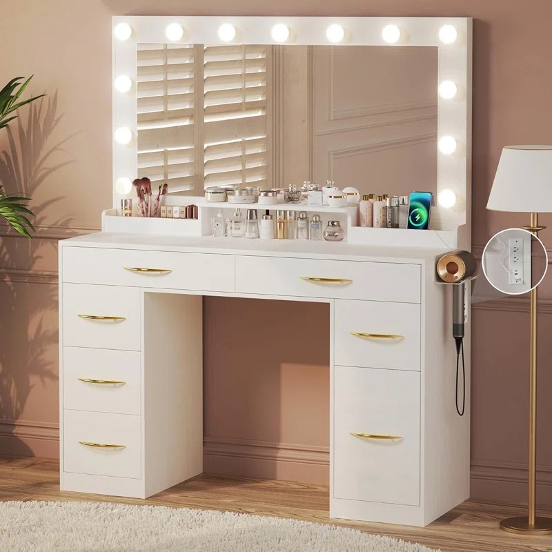 Built-in Bathroom Makeup
